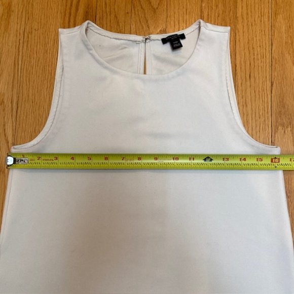 Ann Taylor Cream Scalloped edge sleeveless shell size XXSP - Picture 6 of 7